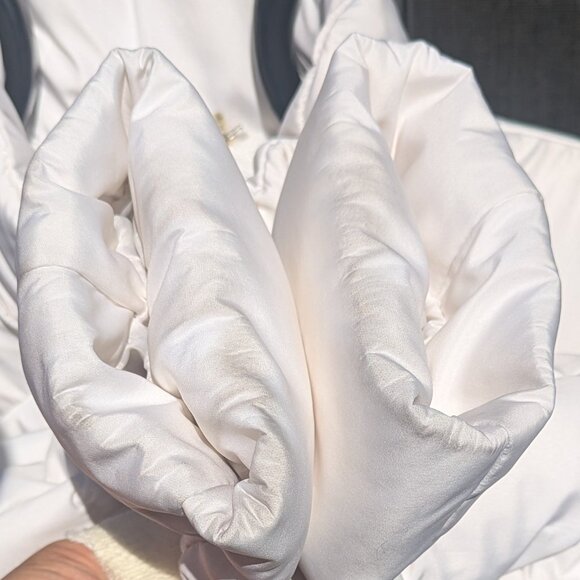 Calvin Klein White Puffer Jacket w/ removeable Hood.  Large - Picture 8 of 12